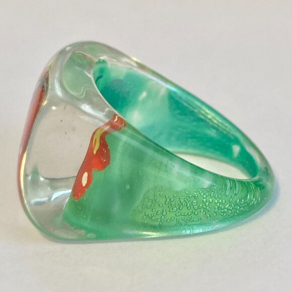Vintage Lucite Acrylic Butterfly Ring Size 7 Retro Abstract Green Red Chunky - Picture 6 of 9